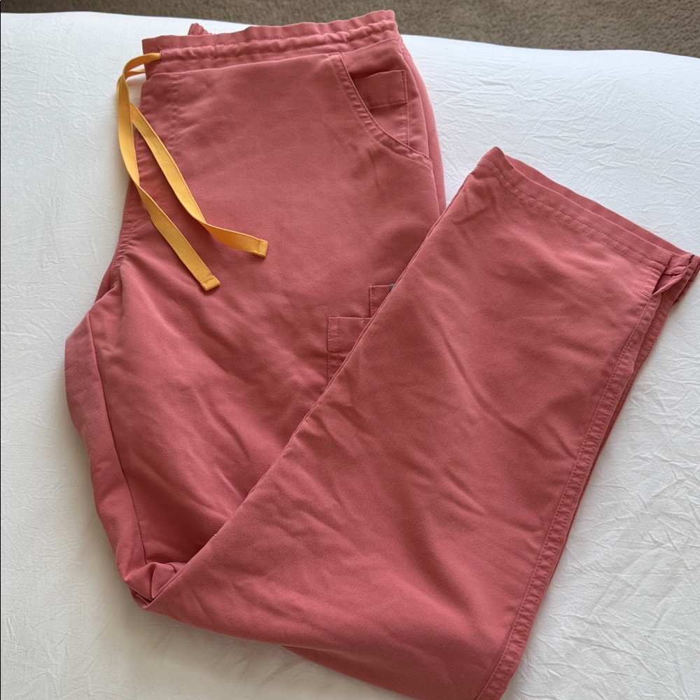Coral Women’s Figs Yola Scrub Pants Medium Petite